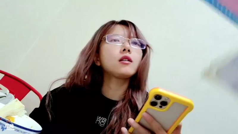 【2022-03-24 00点场】骆歆冲冲冲：骆歆：gz也太热了吧！