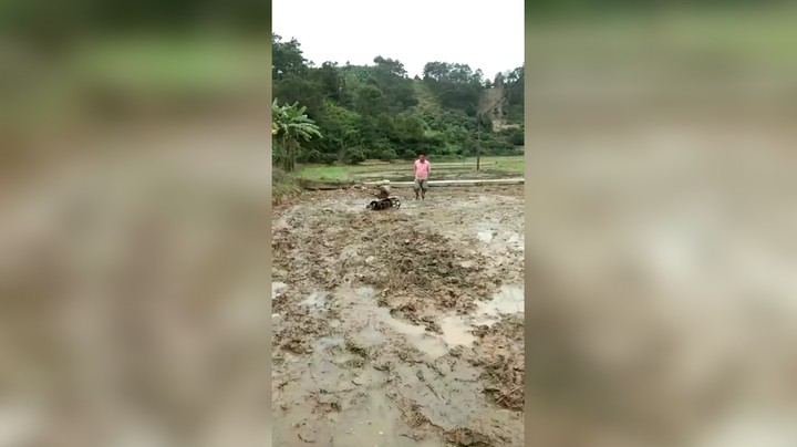 锄禾日当午，汉滴禾下土？