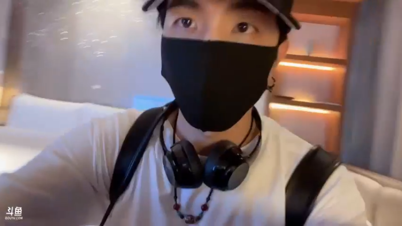 【2022-03-26 20点场】douyu小漠：和兄弟一起转转