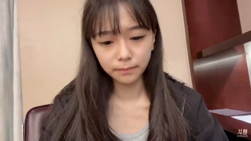【2022-03-27 22点场】姚依诺小妹妹：在酒店直播中....