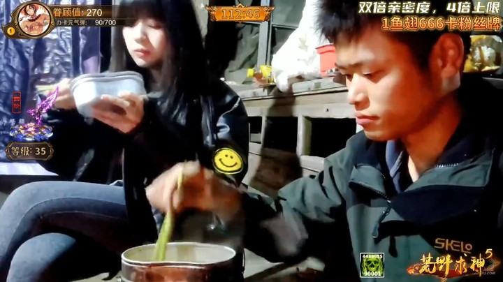 美女小姨子来吃饭吃不饱啊，浩哥还给她吃方便面