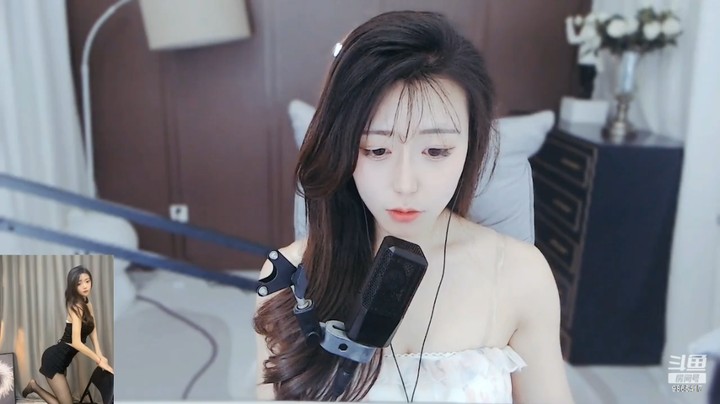 忧忧美女小姐姐今天这衣服真好看