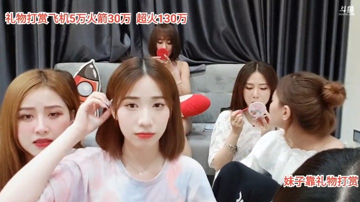 美女小七唱歌很好听啊