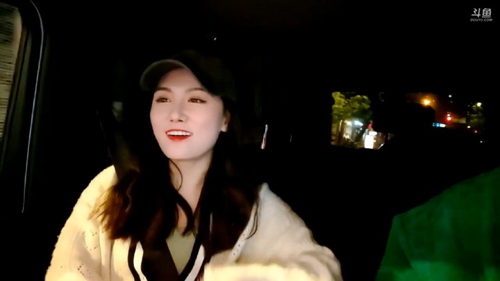 博哥和美女在成都玩，美女很会说