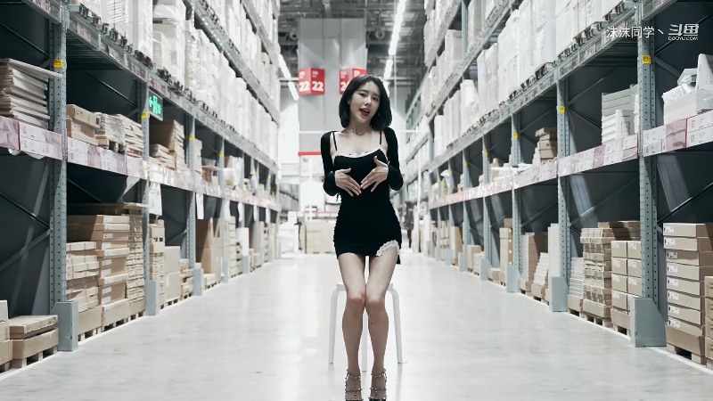 我在斗鱼看沫沫同学丶直播舞蹈