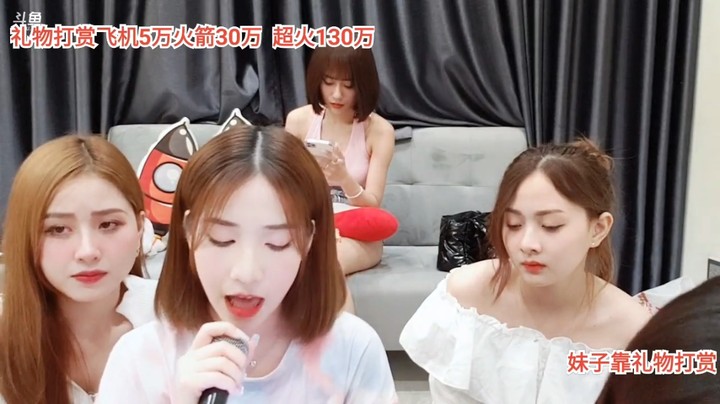 美女小七唱歌真好听，很不错啊