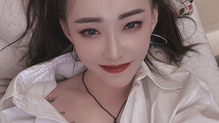 一见你就笑……