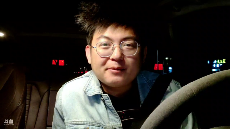 我在斗鱼看火力堂主直播户外