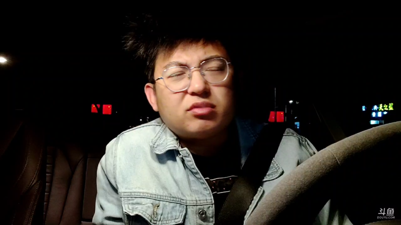 我在斗鱼看火力堂主直播户外