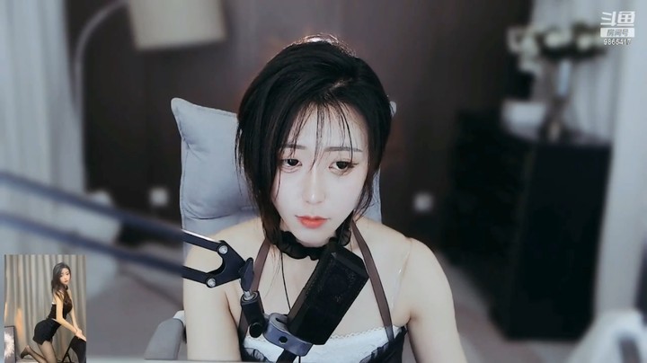 忧忧美女小姐姐今天这衣服不错