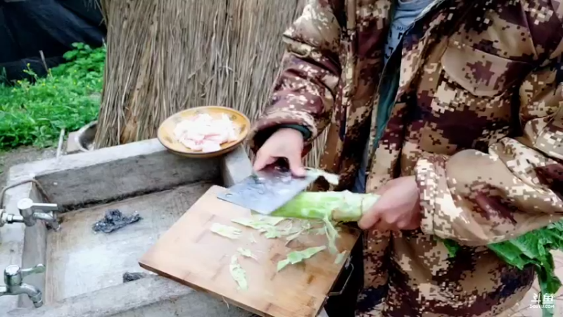 【2022-03-30 18点场】逐梦兄弟：基地美好生活