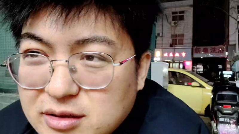 我在斗鱼看火力堂主直播户外