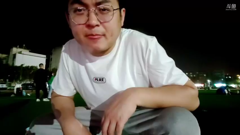 【2022-04-01 20点场】火力堂主：体育场锻炼身体！