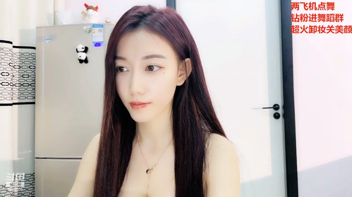 小米娅小姐姐对自己颜值很自信，超火卸妆