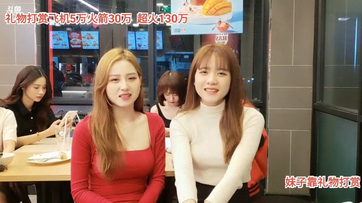 不得不说美女可爱多身材还是挺好的，很可爱的