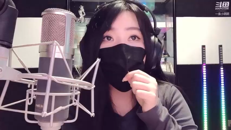 【2022-04-01 20点场】一条小团团OvO：直播间 四周年啦~~