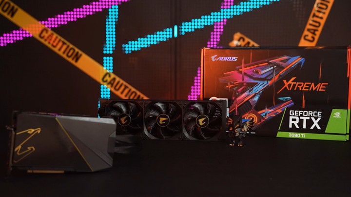 水冷加持至尊卡皇！AORUS RTX 3090Ti一体式水雕展示