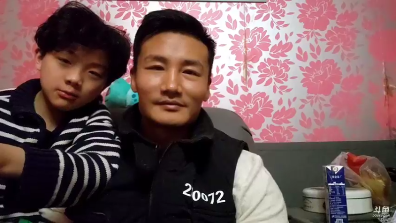 【2022-04-03 21点场】黑人毅：居家直播day9，健身不能丢