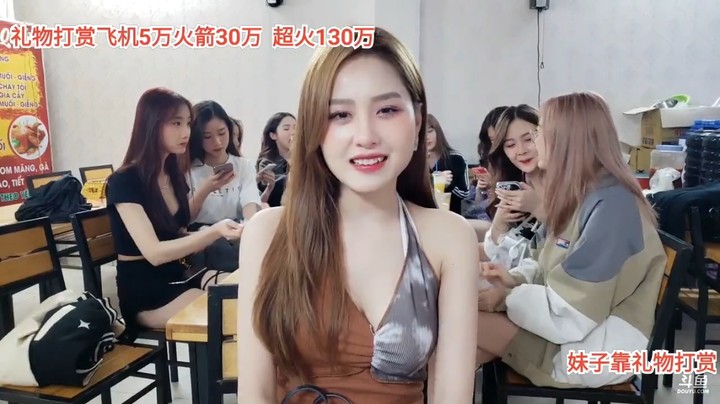 美女文轩笑起来很治愈的，大海还是搞笑啊可爱