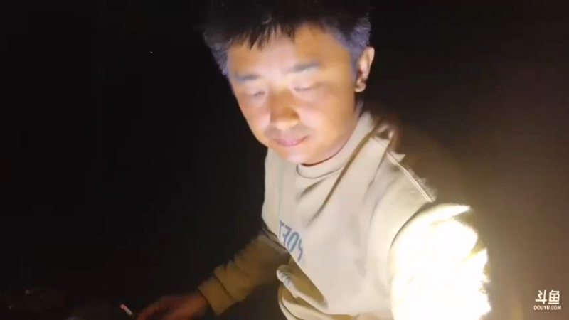 【2022-04-04 20点场】主播阿郎：海南环岛游26手机找到了