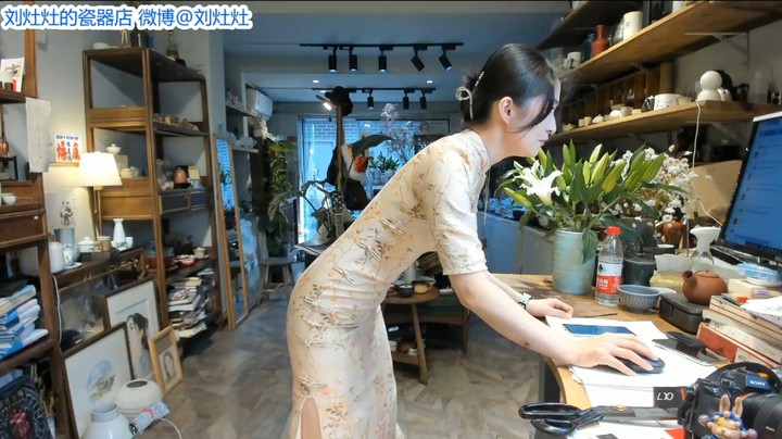 刘灶灶美女小姐姐穿旗袍真好看啊