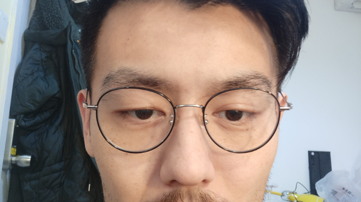 疫情封闭在上海80年老破小出租屋，在家办公的直男监控摄像头