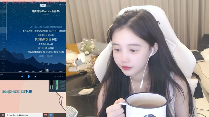 美女布丁喝的是什么啊，看起来有营养啊