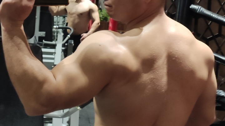 手臂训练。
