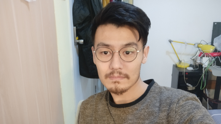 疫情封闭在上海80年老破小出租屋，在家办公的摄像头