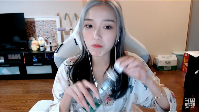 【户外】佳佳喜欢恰仙贝的精彩时刻 20220405 00点场