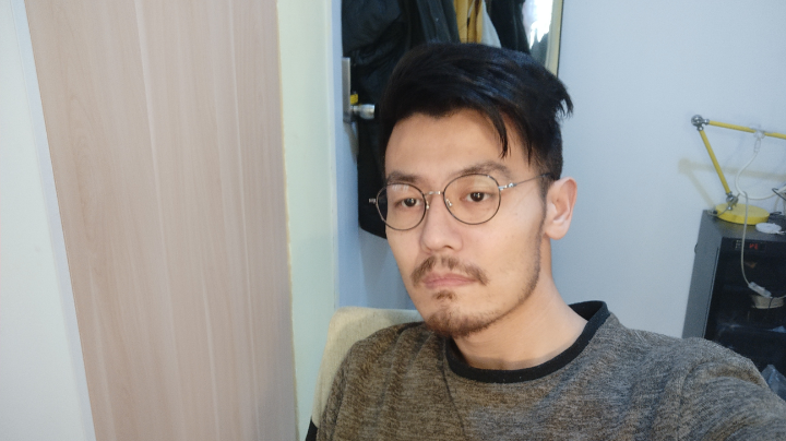 疫情封闭在上海80年老破小出租屋，在家办公的摄像头