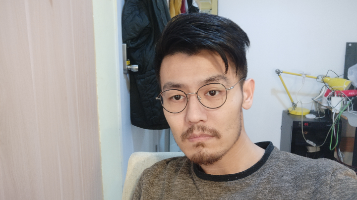 疫情封闭在上海80年老破小出租屋，在家办公的直男监控摄像头