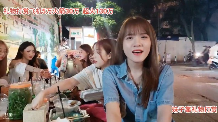 美女可爱多学中文还是很快的，都可以自己拉票了