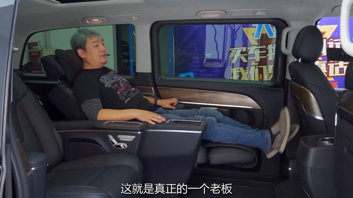奔驰V：老派商务车，这价格是真不便宜