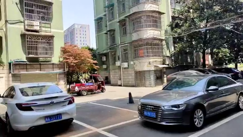 【2022-04-06 12点场】超级小桀：带大家看看我的车库