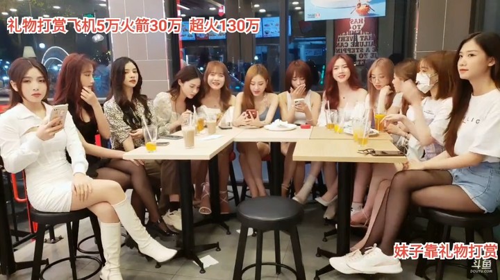 美女自我介绍，来了新妹子新月，很好看