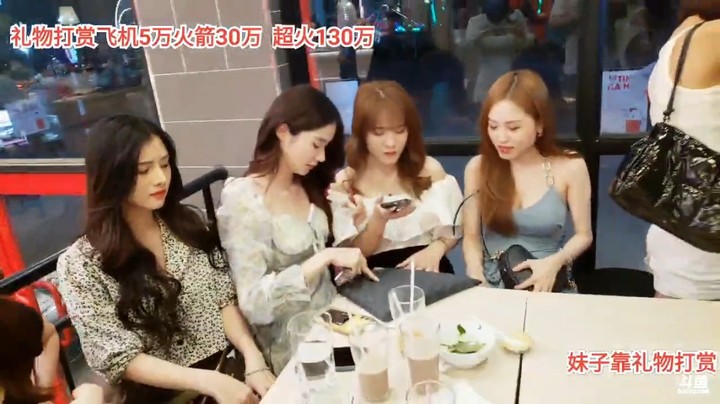 美女倾月确实是很好看，年轻就是好