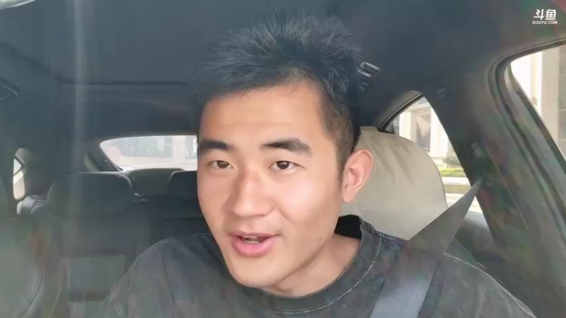 【2022-04-07 12点场】川味箩卜：去重庆机场接小姐姐~