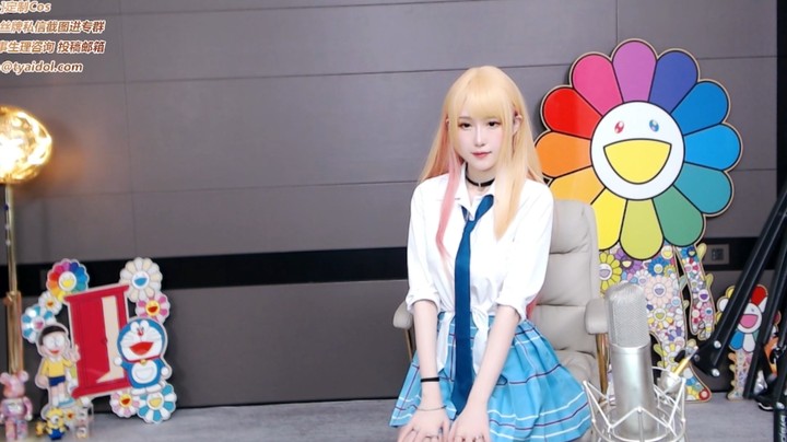 腐团儿:小姐姐COS，比心大长腿，太漂亮了！