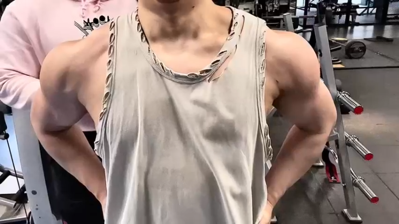 为了玩好程咬金我在修炼身材