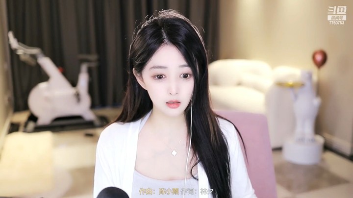 是小圈圈美女小姐姐这大眼睛真好看啊
