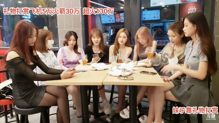 美女小姐姐都好漂亮啊，大海聊的好开心