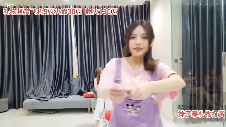 美女果果笑起来很好看的