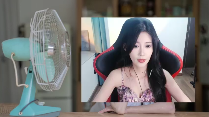 【2022-04-08 19点场】憨批姐姐沫萱：只要不讲话 就是温柔的猪猪~