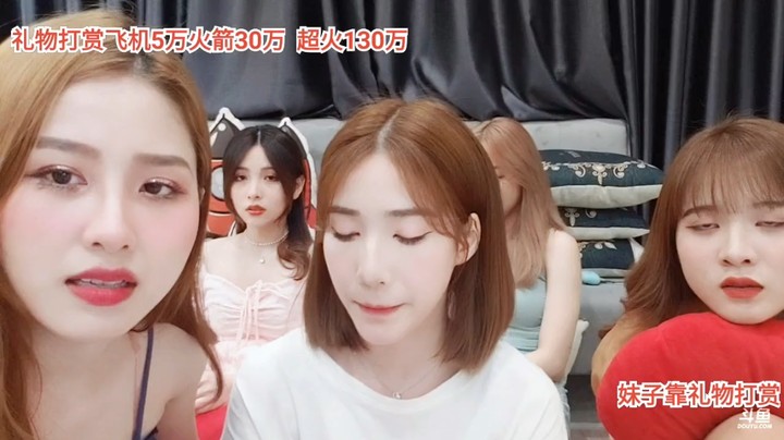 美女小七唱歌真好听，大海好看啊