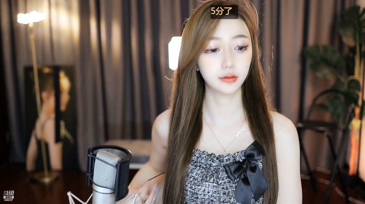 泡芙妹妹美女小姐姐真好看，今天这灰色衣服很好看