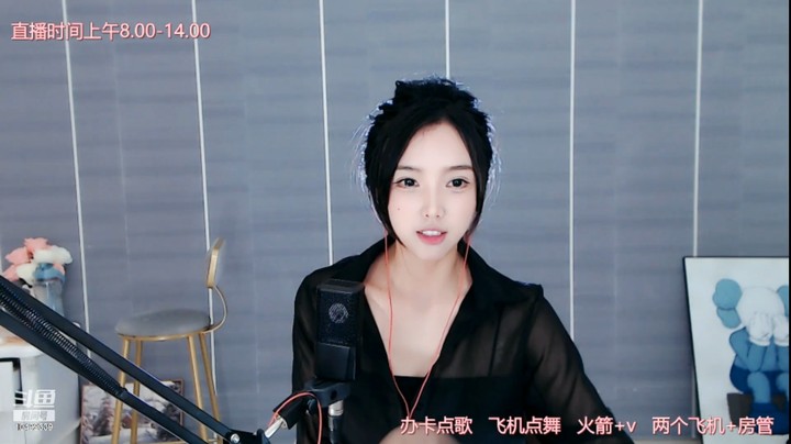 晚儿美女小姐姐教大家送电动牙刷给女孩，很高大上