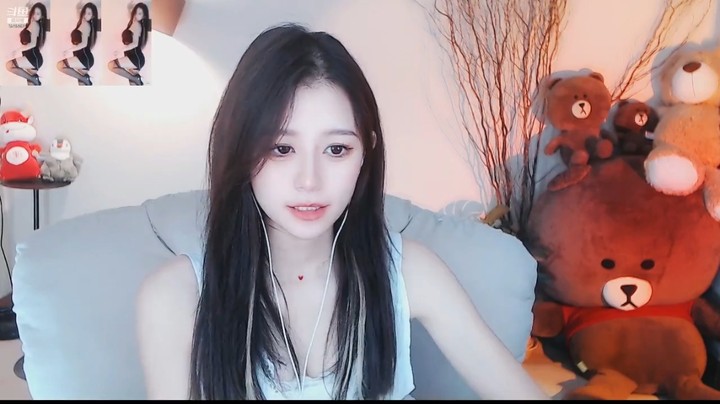 Sa叁儿美女小姐姐一大早直播都打哈欠了