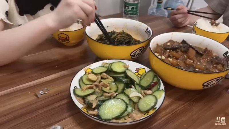 【2022-04-11 16点场】肉仔OvO：【小奶团】 炸厨房啦！！！