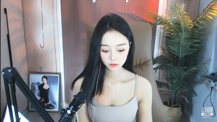 i奈奈美女小姐姐真可爱